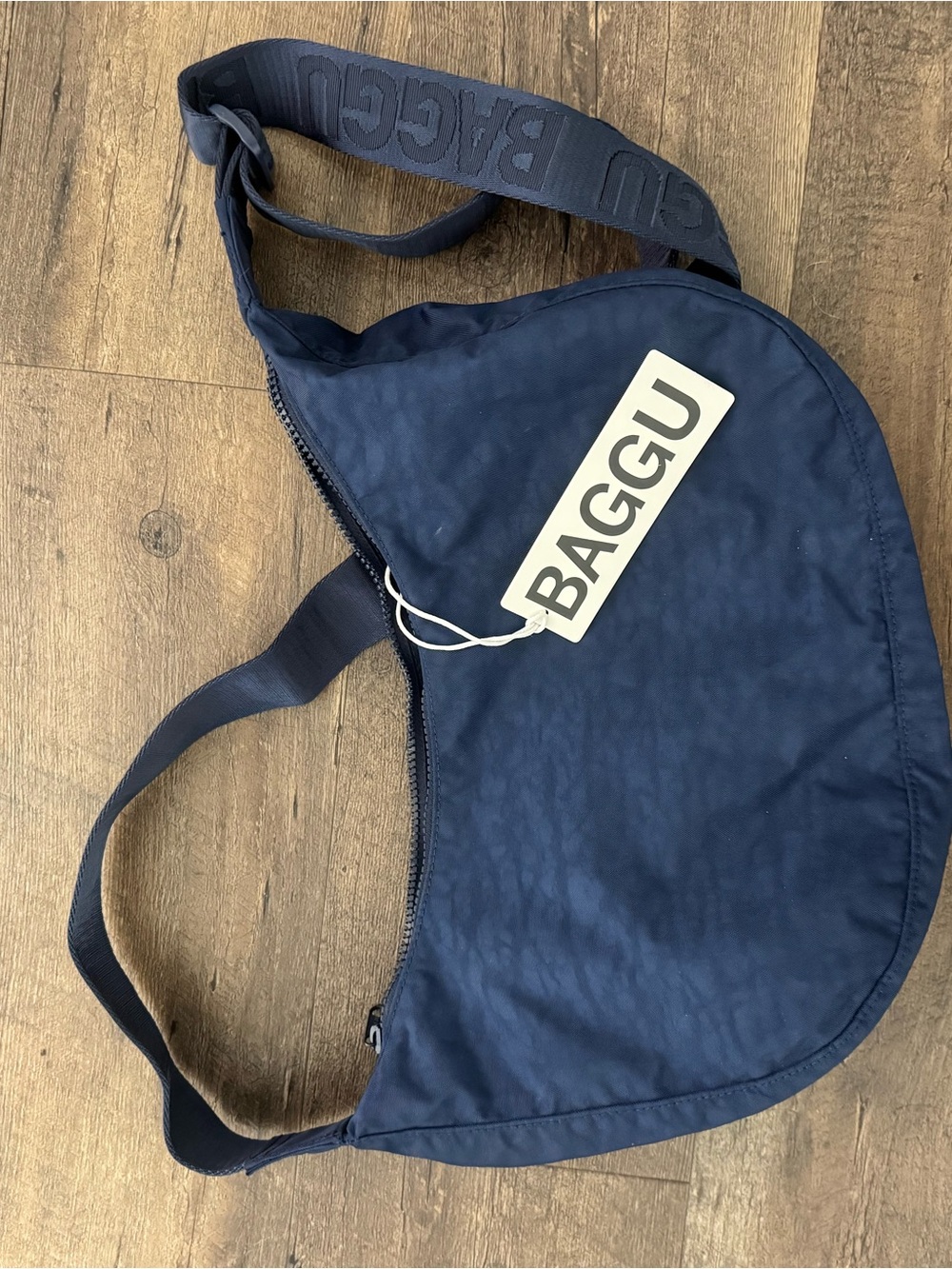 NWT BAGGU MEDIUM Navy Crescent